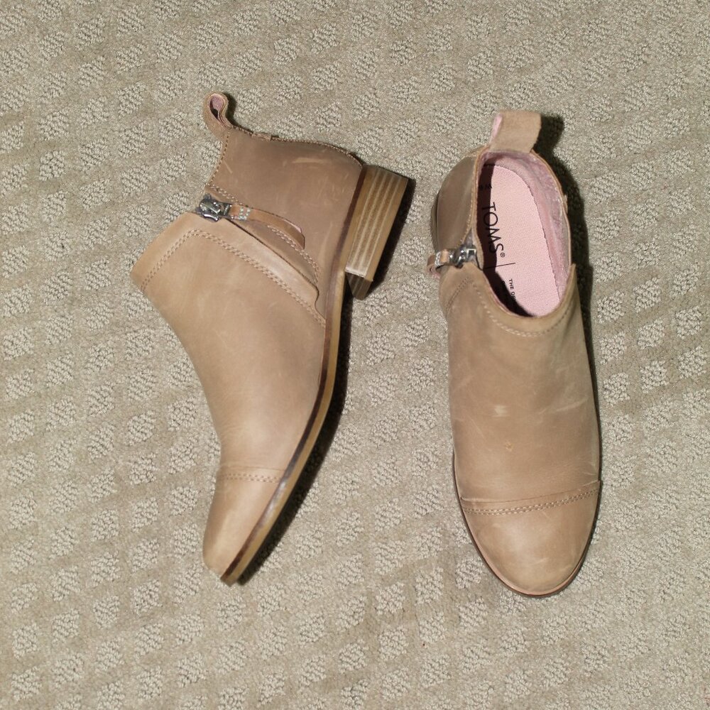 Toms Reese Womens Sz 6 Taupe Nubuck Leather Ankle Boot